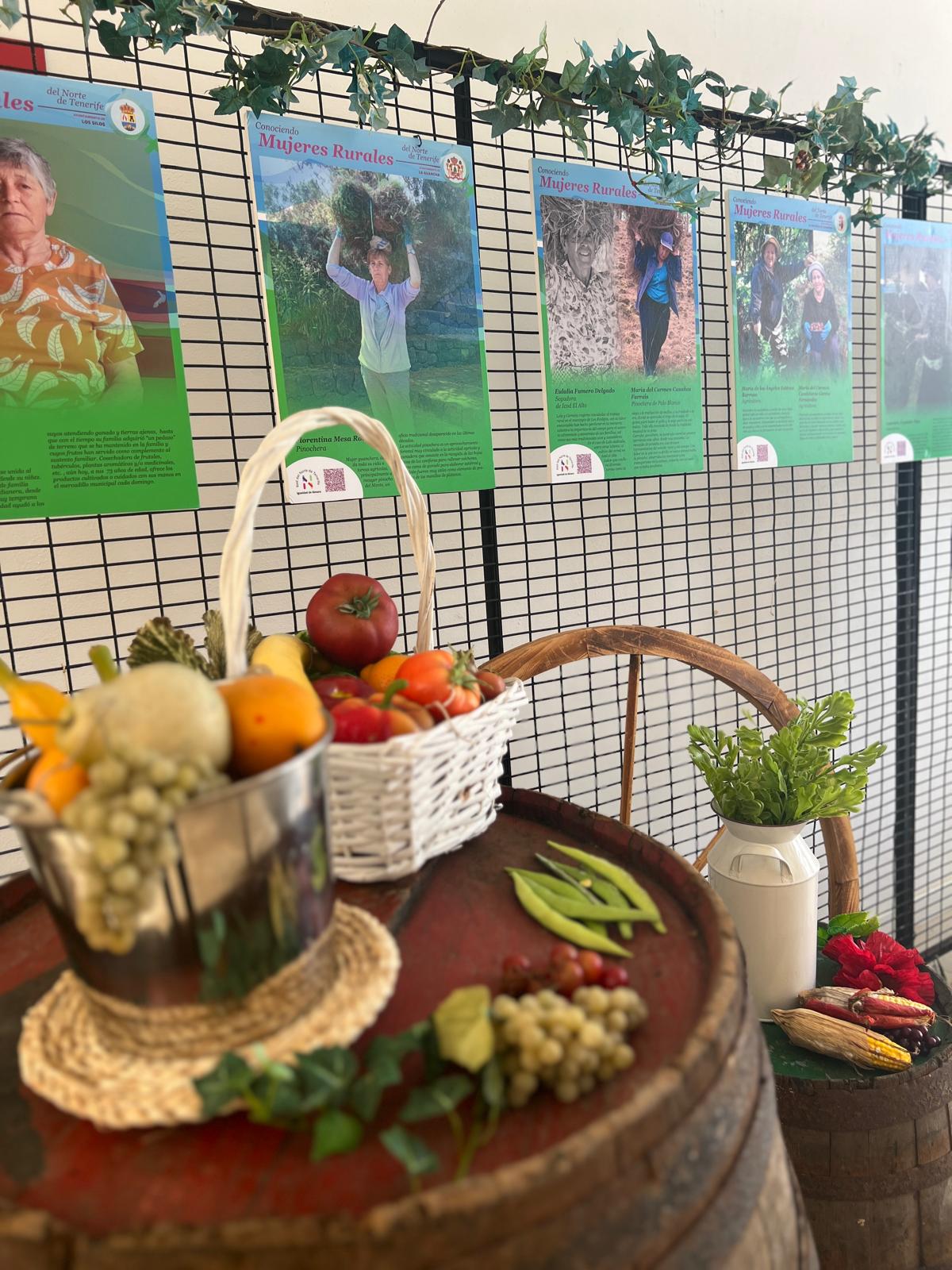 Ambientación y exposición fotográfica con motivo del Día Internacional de las Mujeres Rurales